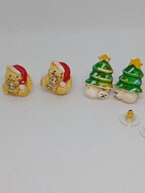 Two Pair Ceramic Christmas Cat Stud Earrings Vintage Costume Jewelry #109